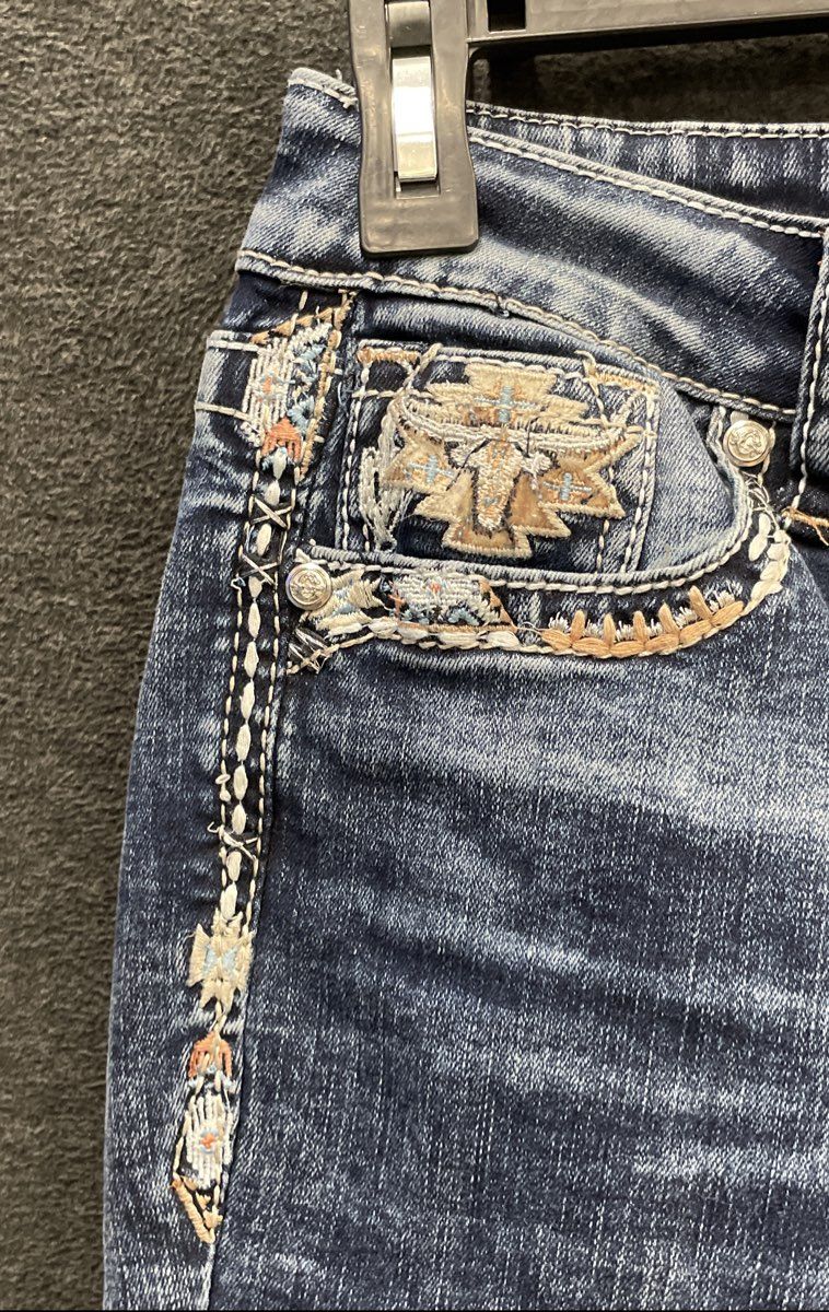 Grace in LA Women's Blue Distressed Cactus Steer Embroidery Easy Fit Jeans Sz 28