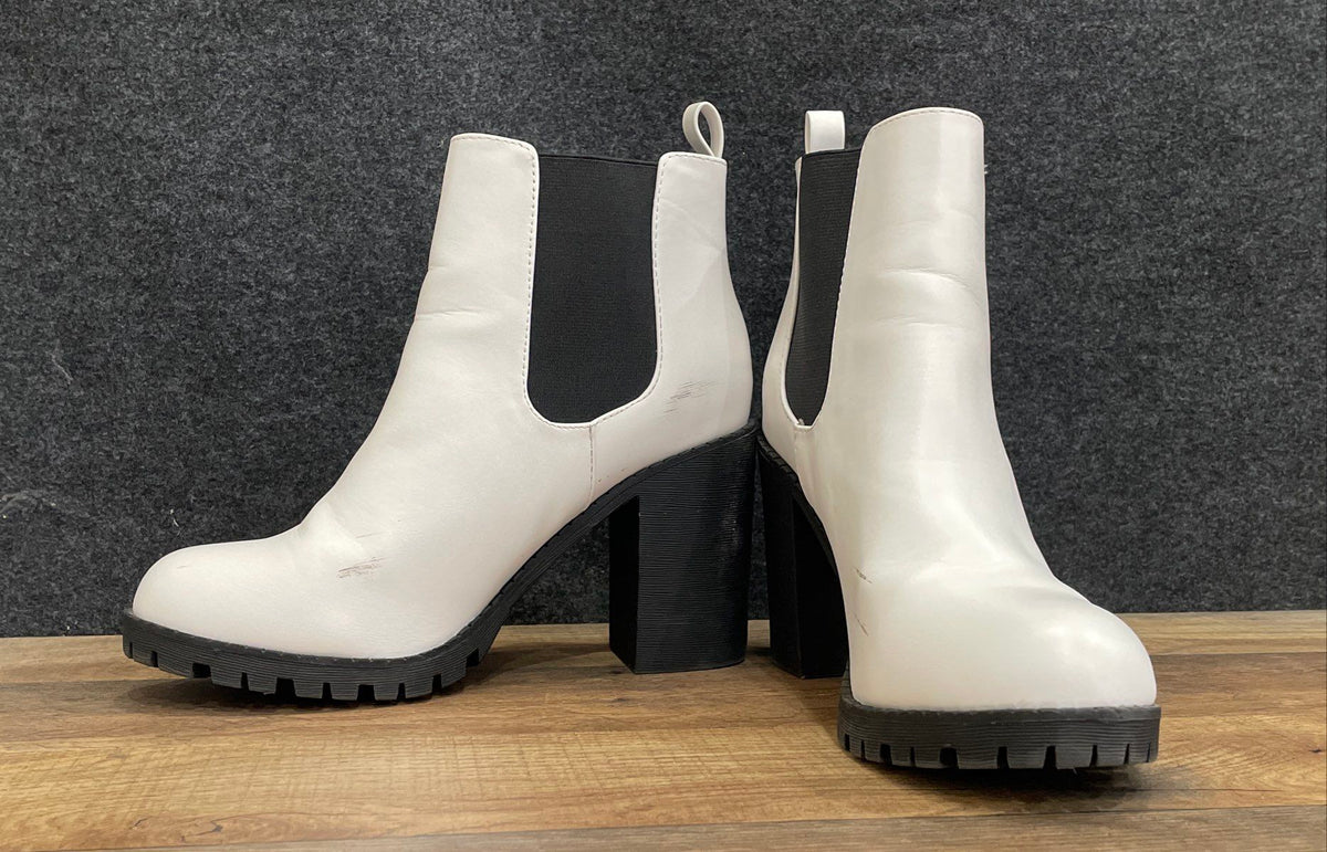 Soda White Black Lug Sole Chelsea Block Heel Boots Women's Size 10