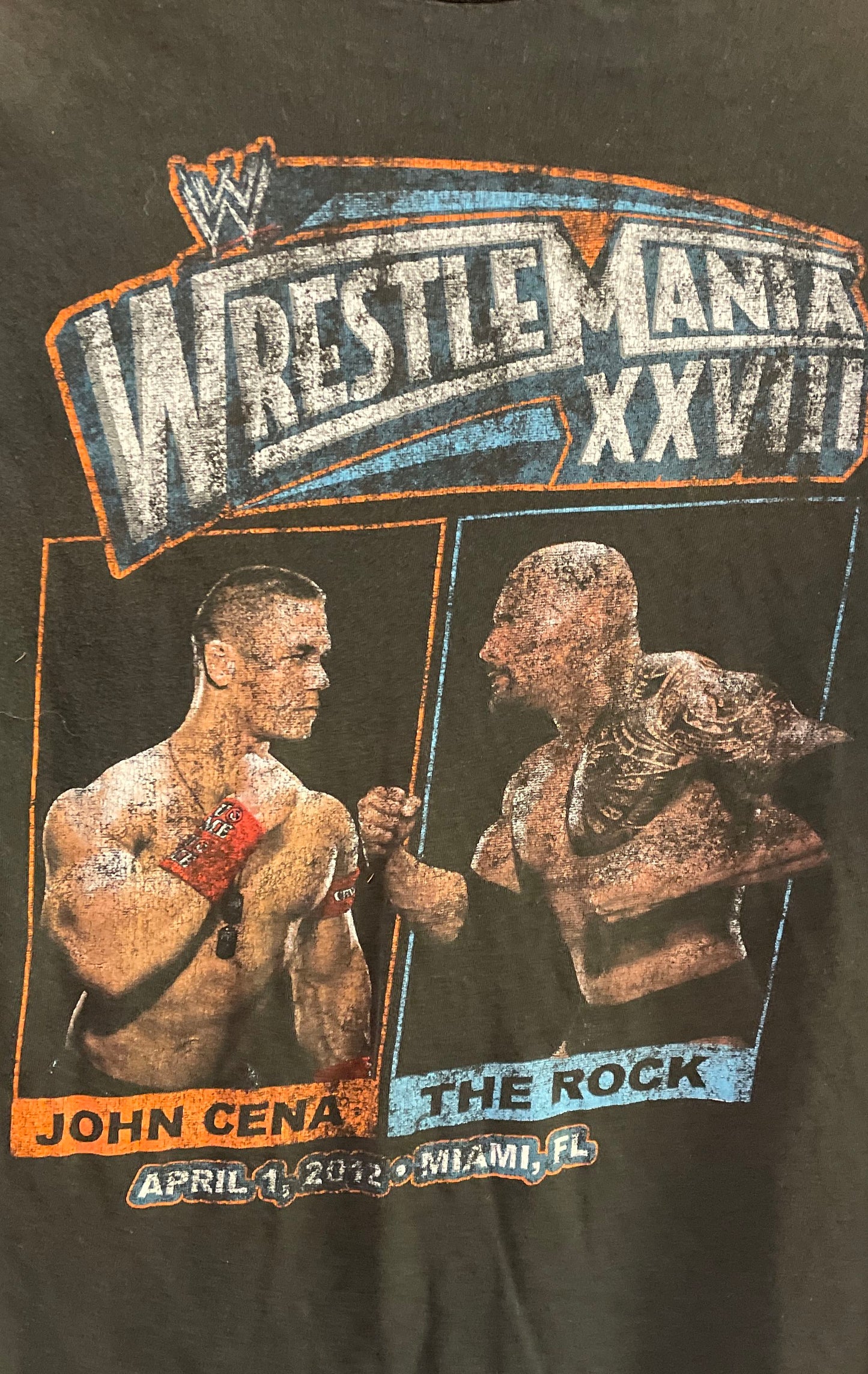 WWE WrestleMania XXVIII 2012 Miami John Cena vs The Rock T-Shirt Sz M