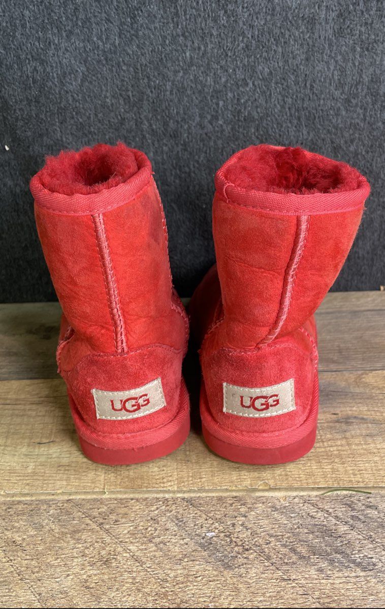 UGG Classic Short II Red Kids Suede Sheepskin Boots Size 10