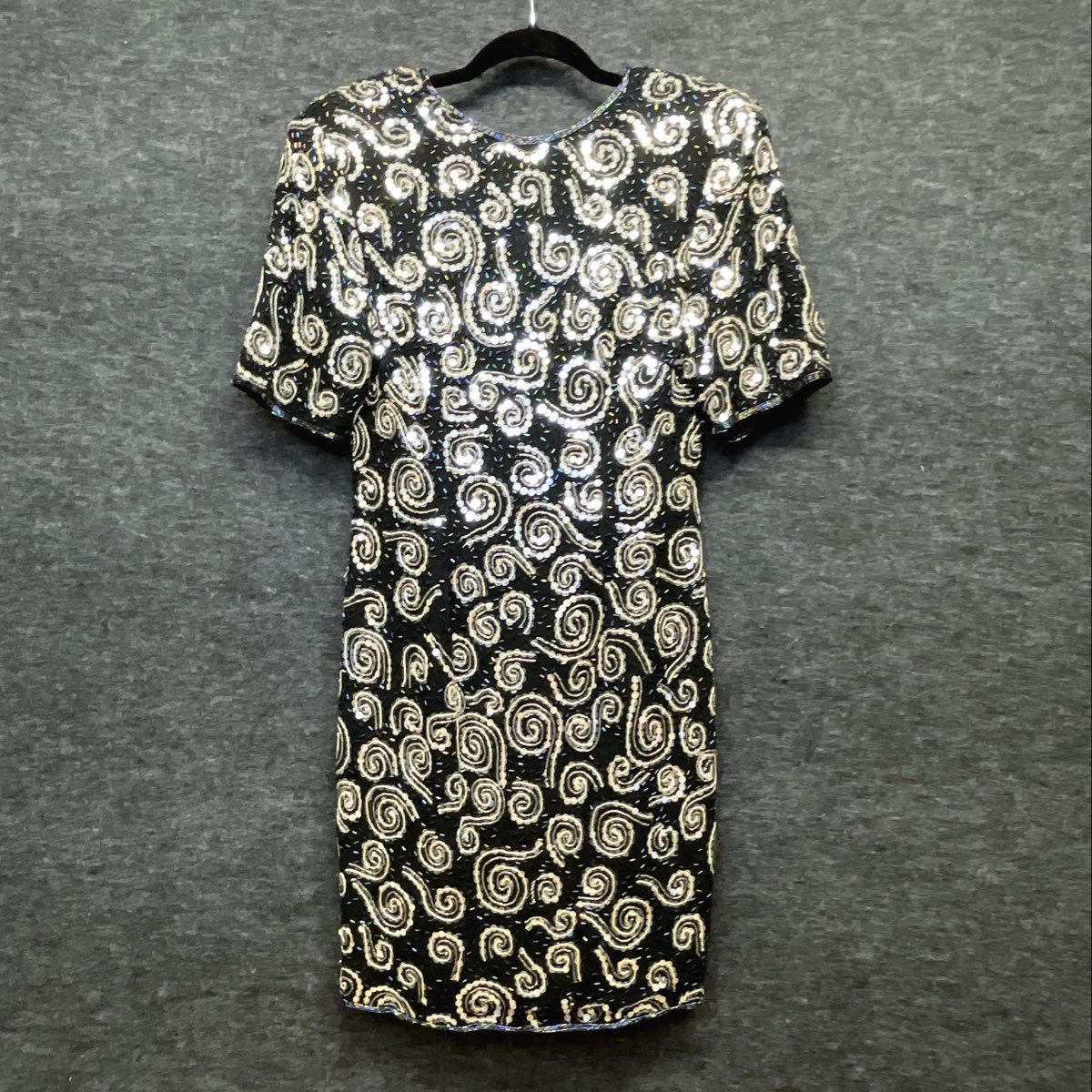 Vintage 80s Women's Black Silver Sequined Beaded Swirl Cocktail Sheath Dress