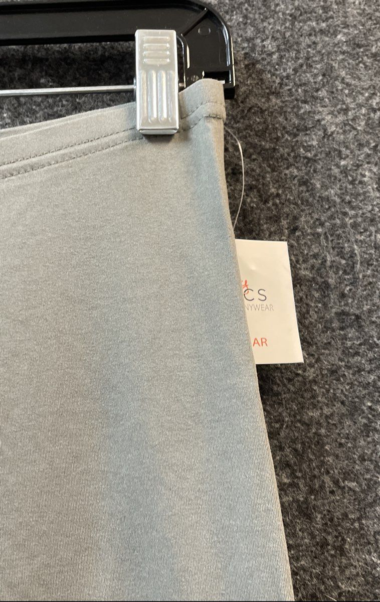 Sexy Basics Women's Gray Stretch Athleisure Bike Shorts SBW09X3 Sz L NWT