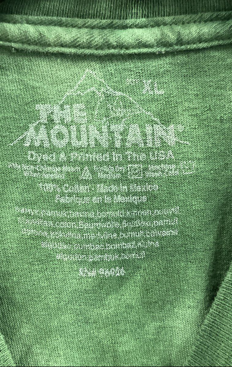 The Mountain Men's Green Tie Dye Christmas Elf Tuxedo Snowflake T-Shirt Sz XL