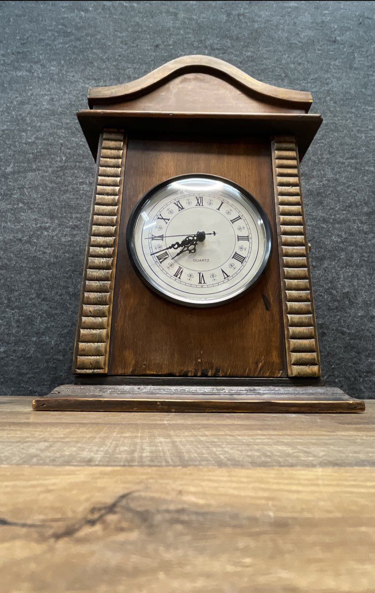 Vintage Traditional Wooden Mantel Clock Bonnet Top Quartz Battery Operated