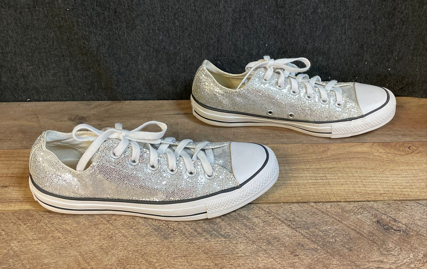 Converse Chuck Taylor All Star Silver Glitter Low Top Men's 7 Women's 9