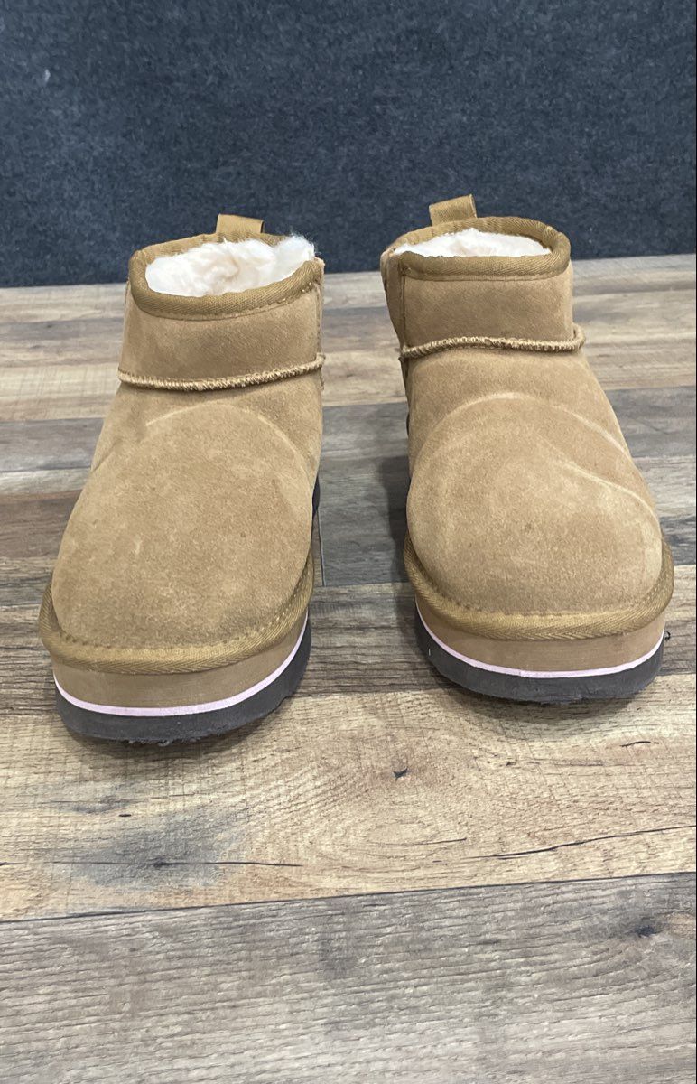 Bearpaw Shalini Youth Hickory Brown Suede Low Boots Size 4