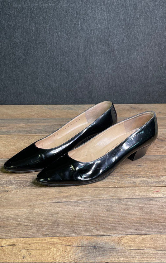 Bruno Magli Black Patent Leather Pointed Toe Low Heel Pumps Women's Size 8