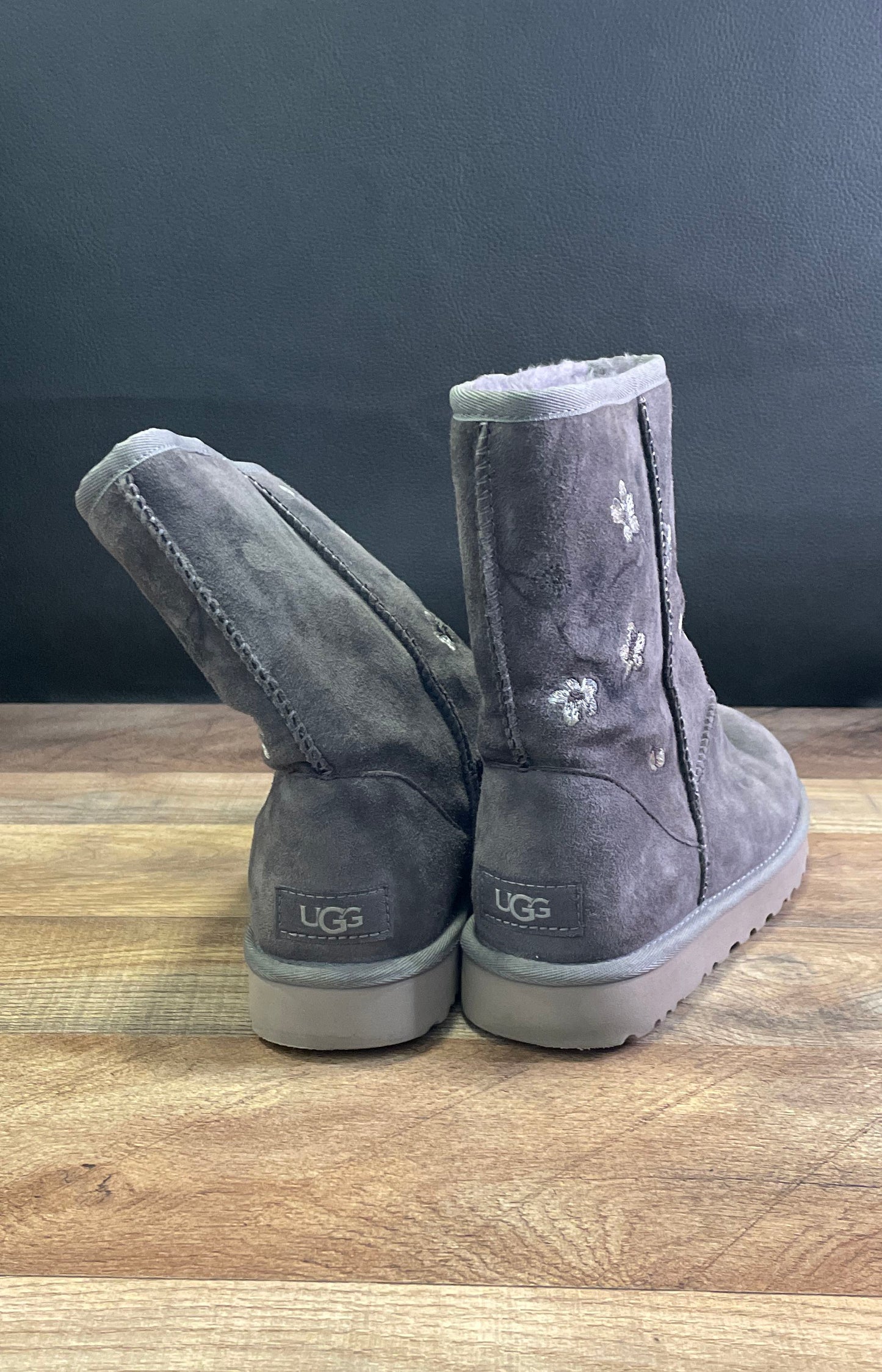 UGG Classic Short Blossom Nightfall Grey Shearling Boots Women's Size 7