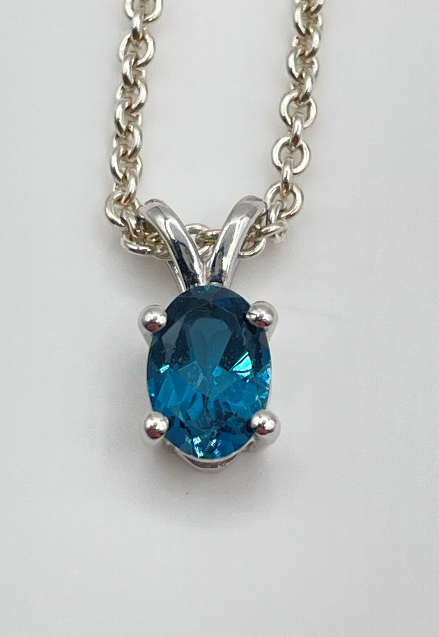 925 Sterling Silver Oval Cut Blue Topaz Accent Pendant Necklace 4.3g