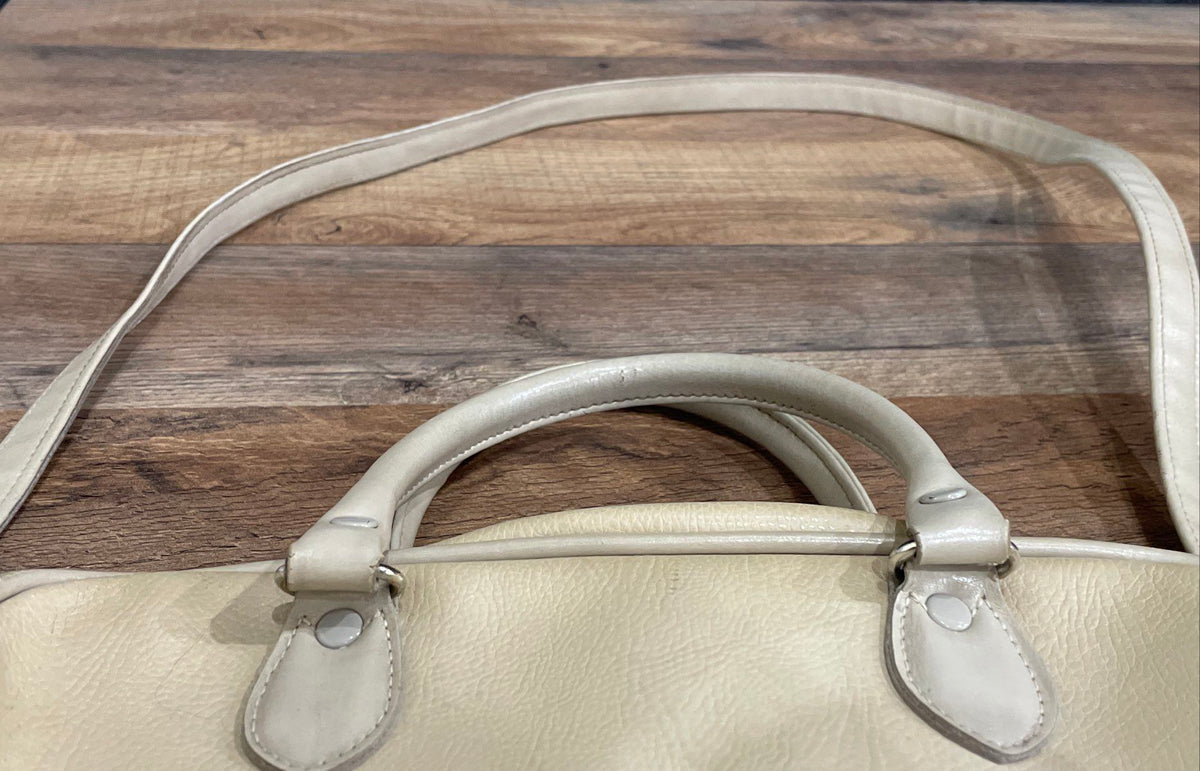 Vintage Liz Claiborne Cream Pebbled Leather Satchel Crossbody Bag Silver Tone