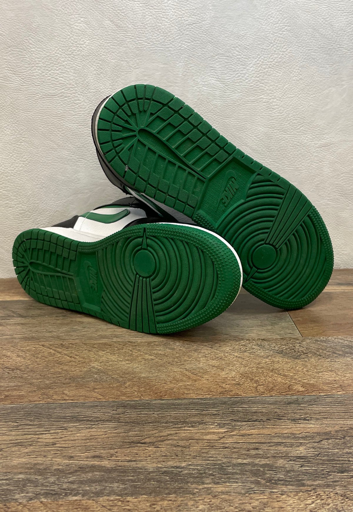 Nike Air Jordan 1 Mid Pine Green Black White Youth 6.5Y