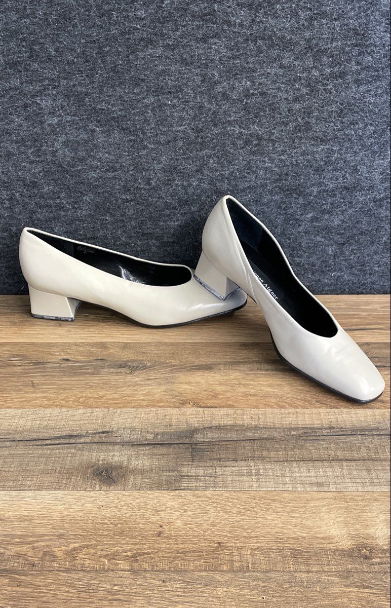 Etienne Aigner Sarah II Ivory Leather Block Heel Square Toe Pumps Size 6 M