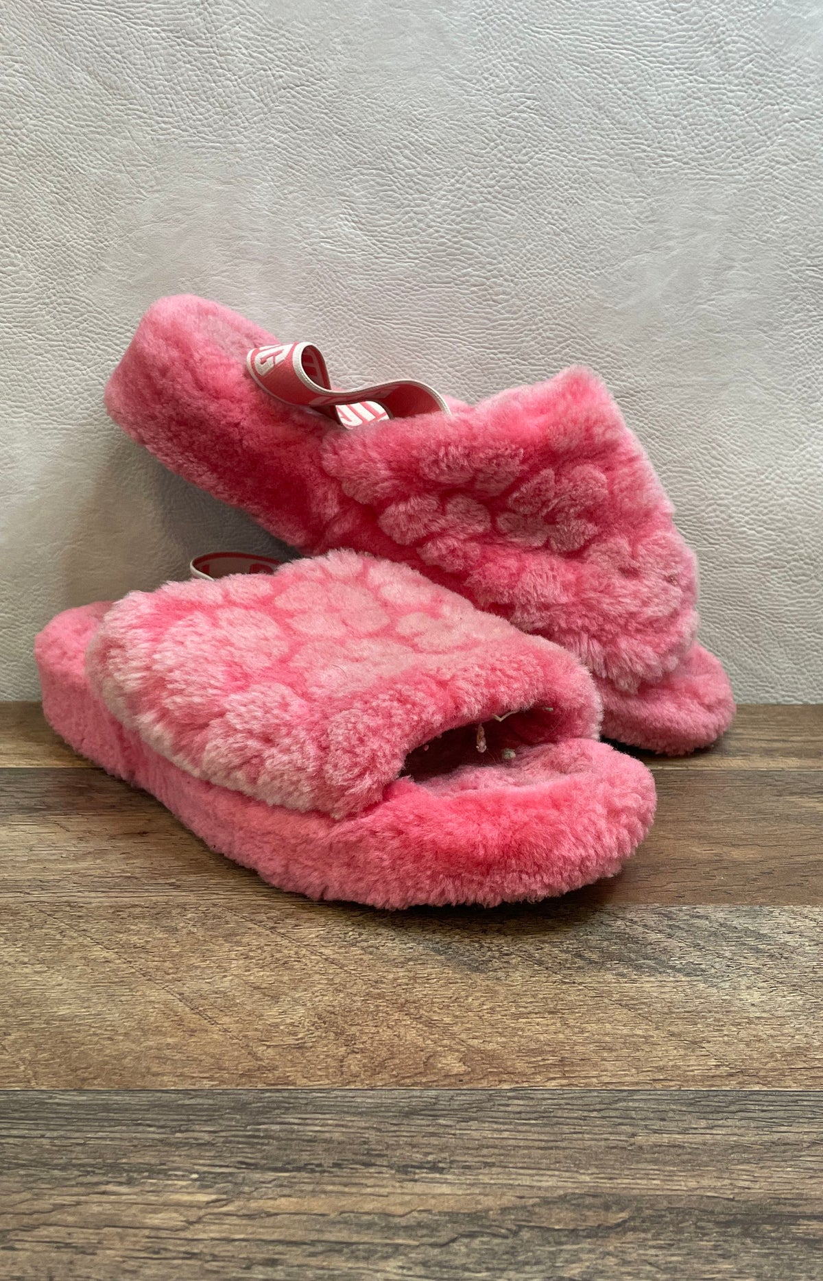 UGG Oh Yeah Pink Sheepskin Slide Slippers Women's Size 11