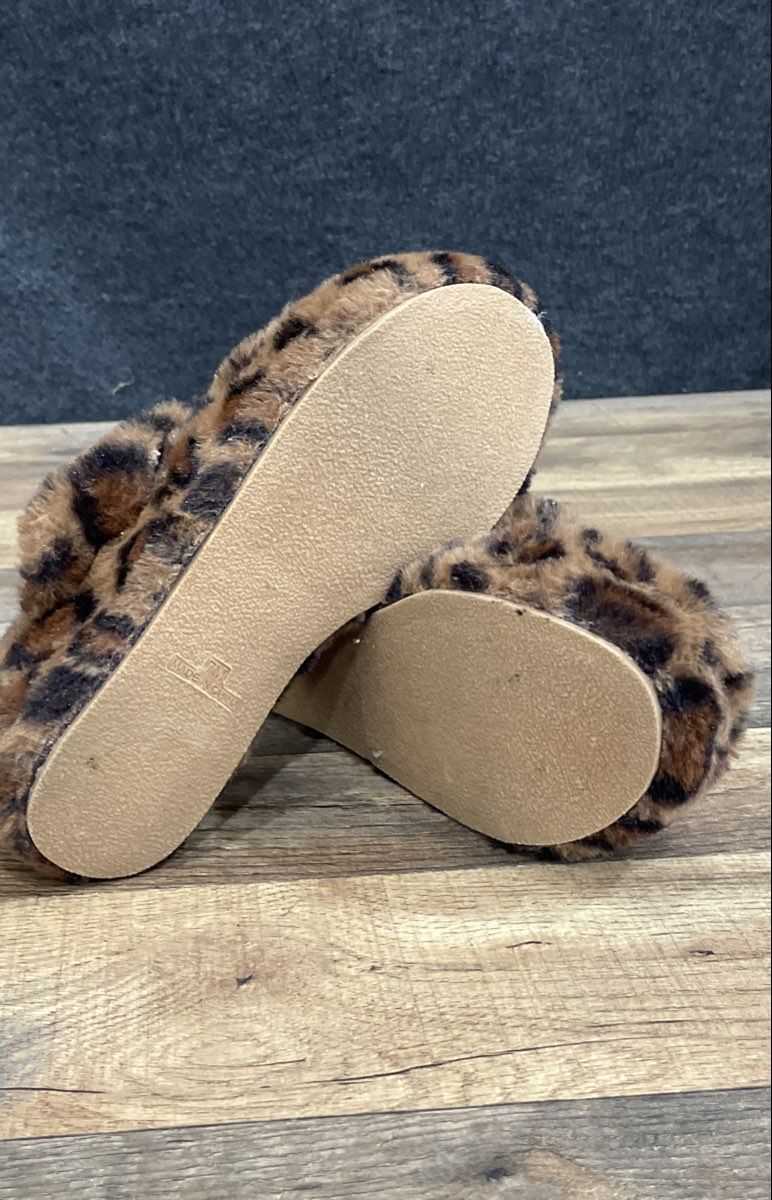 Crown & Ivy Tessa Leopard Print Fuzzy Faux Fur Platform Slides Size 7