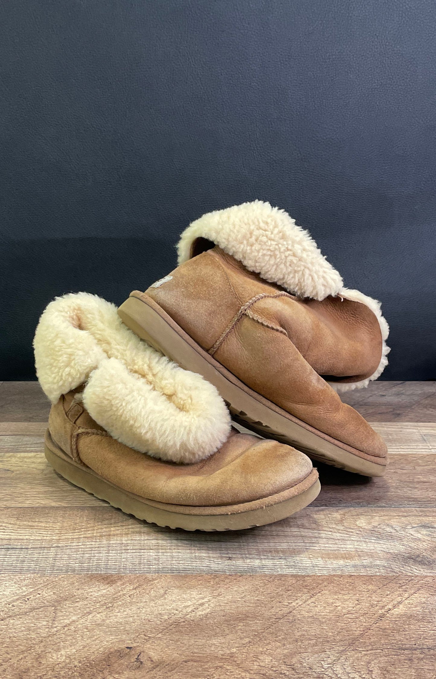 UGG Bailey Button 5803 Chestnut Sheepskin Suede Boots Women's Size 9