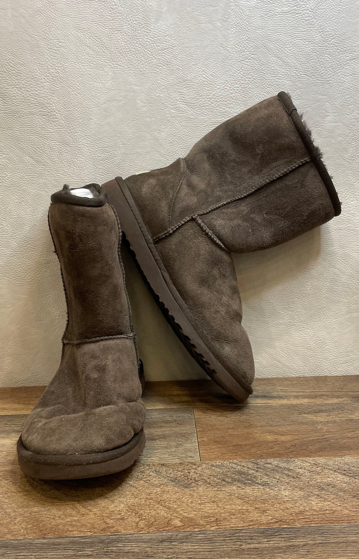 UGG Australia Classic Short 5825 Chocolate Suede Sheepskin Boots Size W9