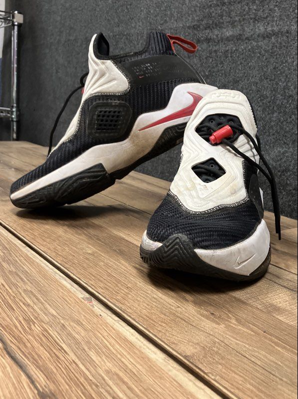 Nike LeBron Soldier 14 Black White Red Basketball Shoes Men's Size 10