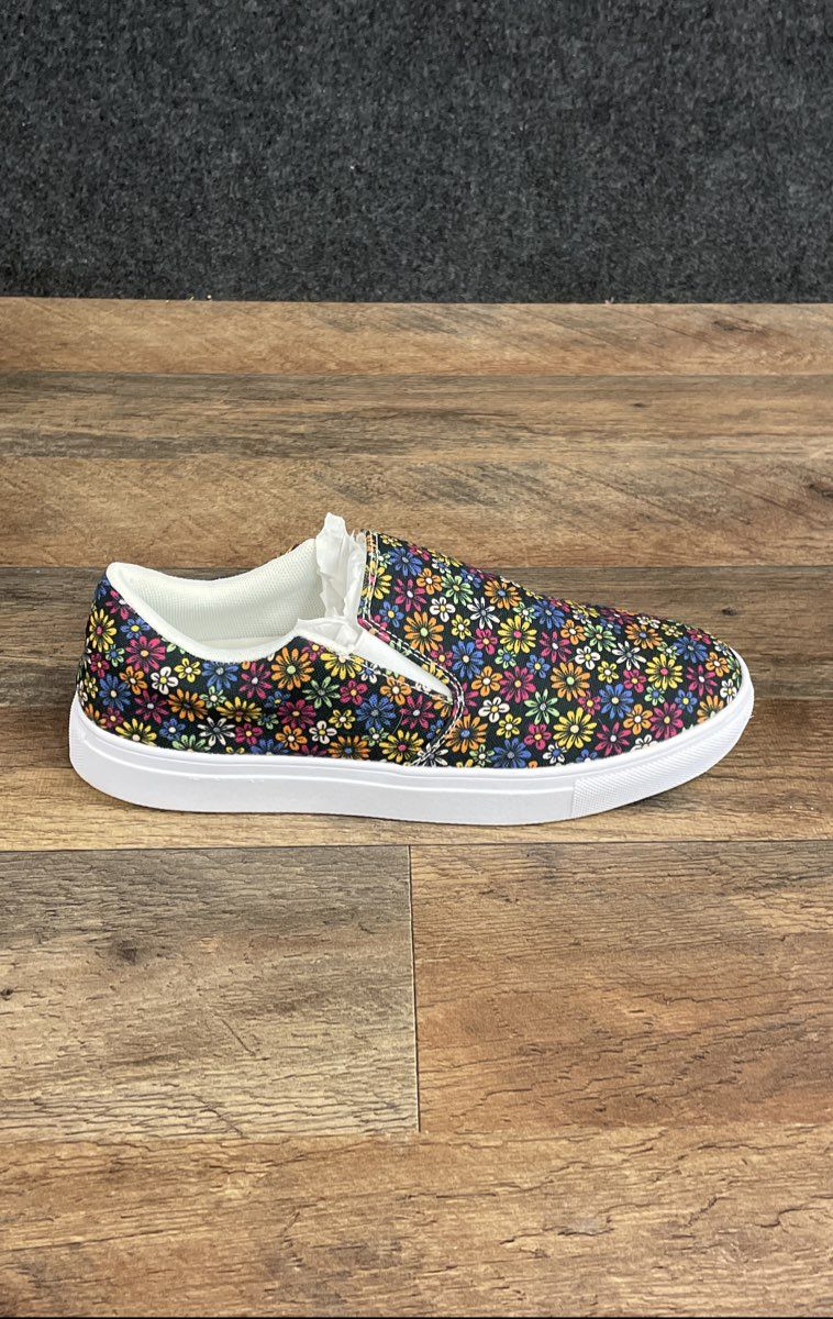 Farmhouse Is My Style Cabin Kicks Floral Daisy Slip-On Sneakers Women's Size 8