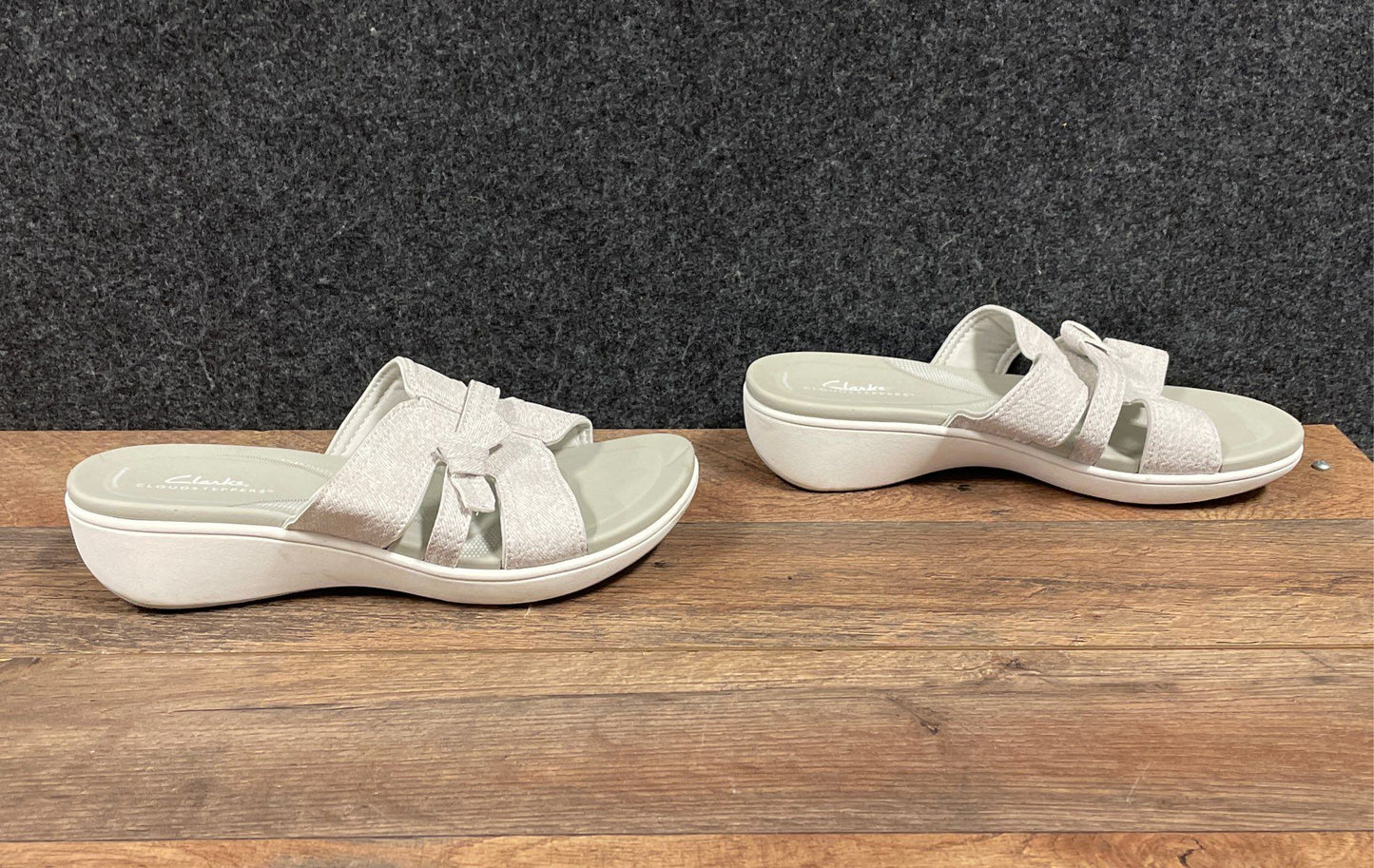 Clarks Cloudsteppers Off White Fabric Strappy Wedge Sandals Women's Size 7.5 W