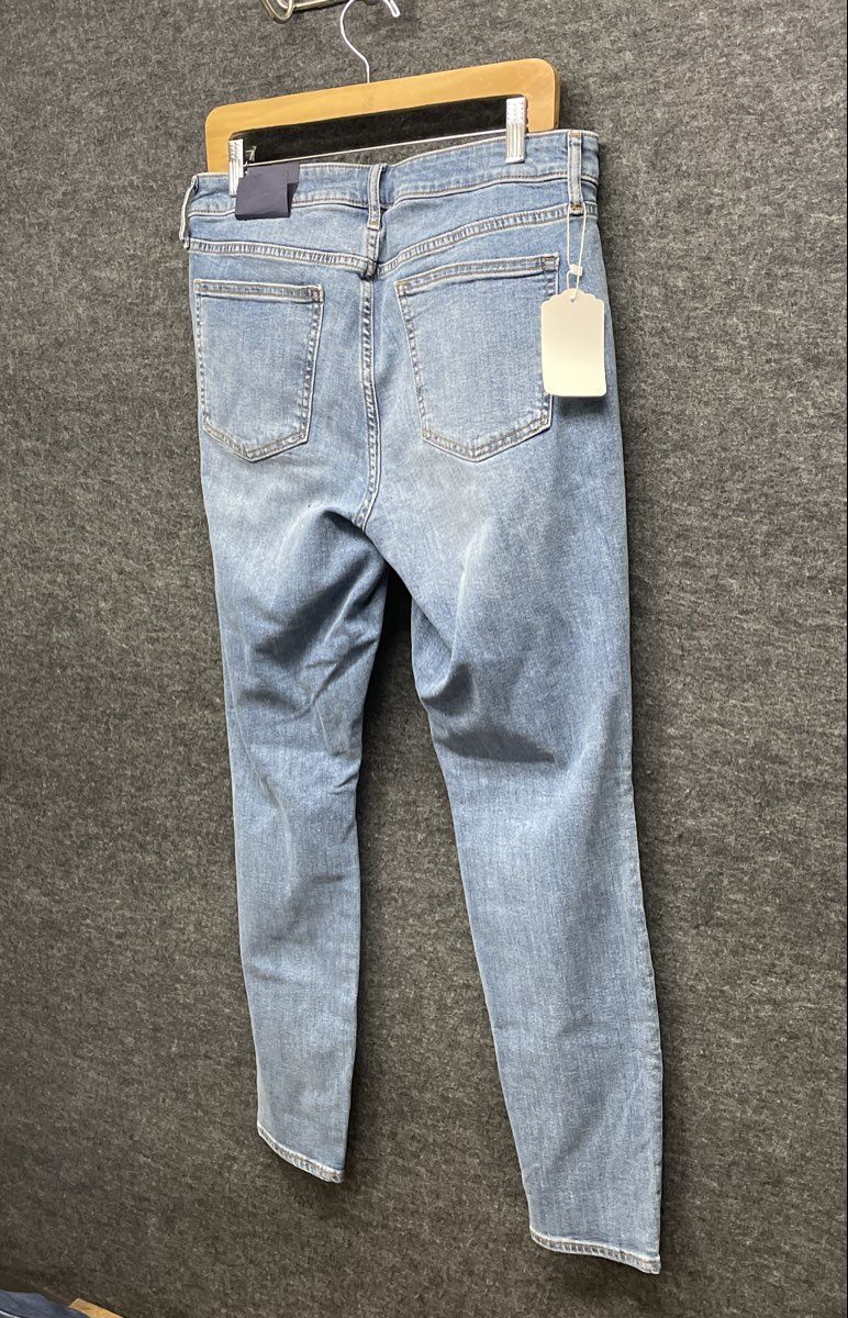 GAP Women's Light Wash Distressed High Rise Skinny Jeans Sz 32 NWT
