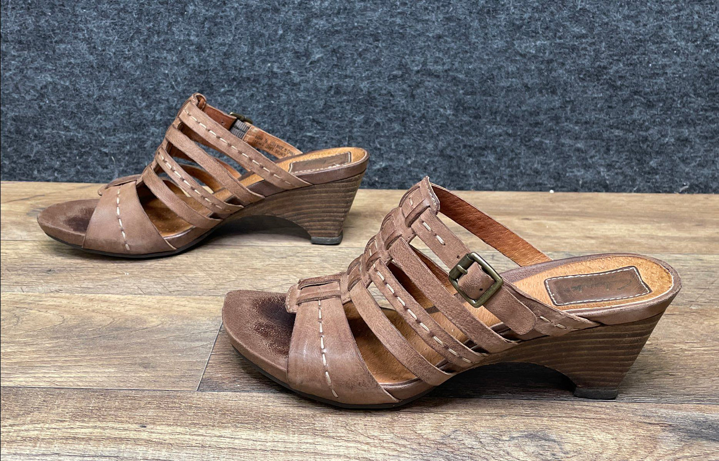 Clarks Artisan Brown Leather Strappy Wedge Sandals Mules Women's Size 7M