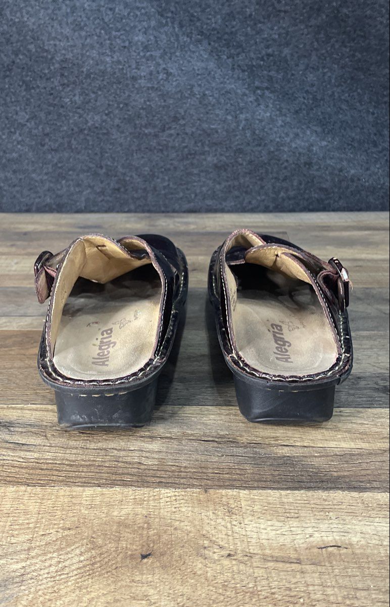 Alegria Paloma Burgundy Patent Leather T-Strap Mary Jane Clogs Women's Size 37