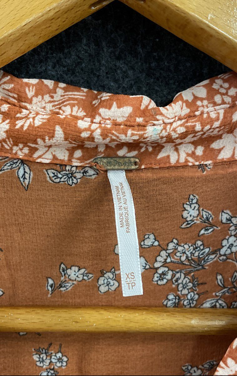Free People Women's Orange Terracotta Mixed Floral Button Down Blouse Sz XS