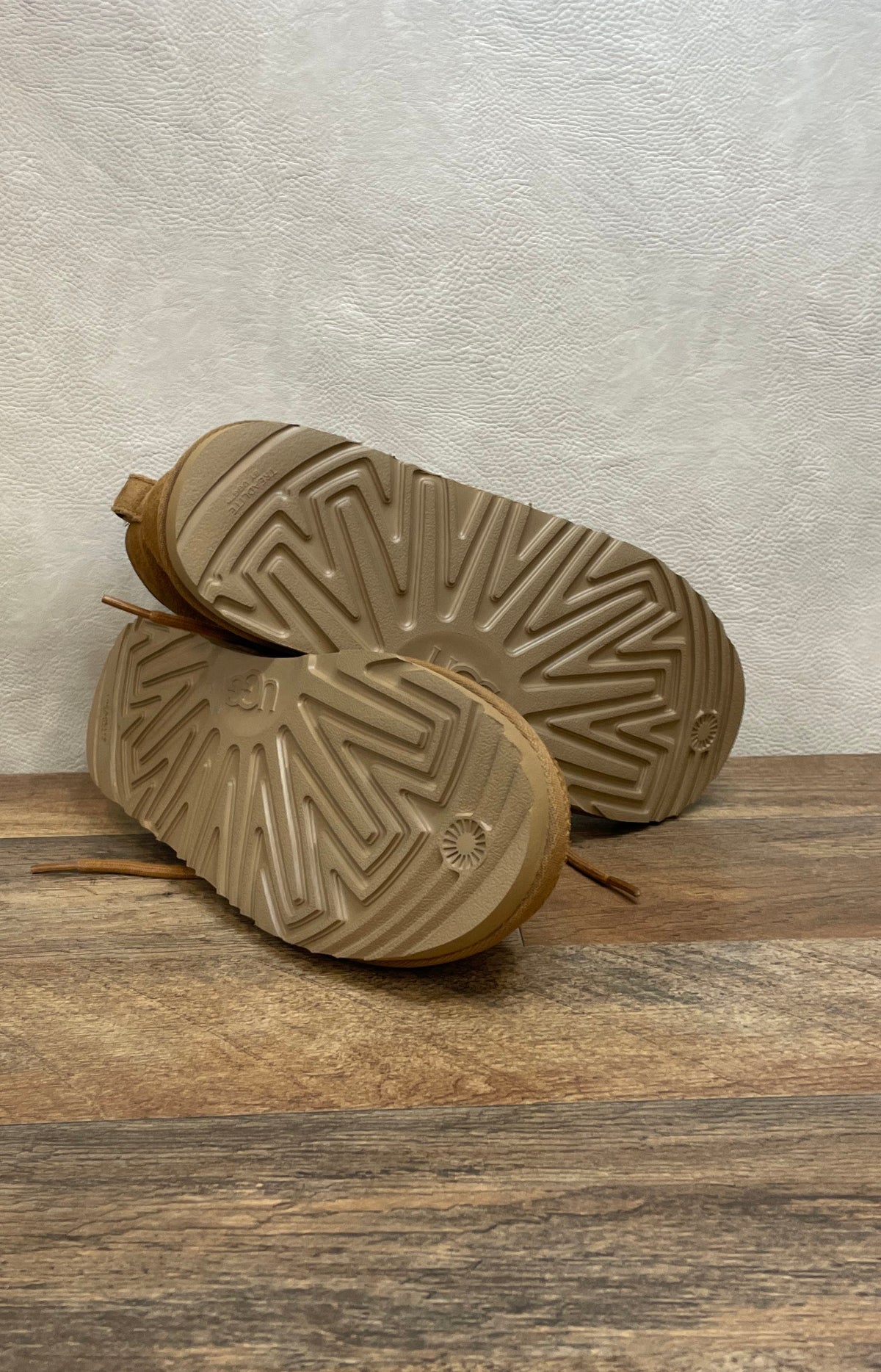 UGG Neumel Chestnut Suede Sheepskin Lined Chukka Boots Women's Size 6