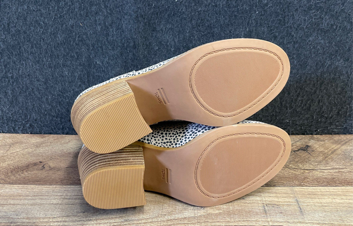 TOMS Kelsey White Grey Dalmatian Spotted Ankle Booties Women's Size 5 NWT
