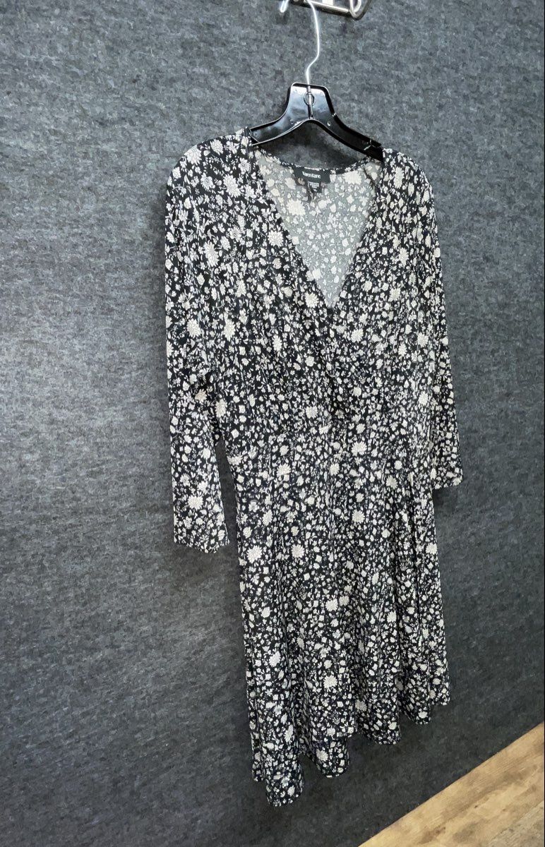 Karen Kane Women's Dress Black White Floral Faux Wrap 3/4 Sleeve Jersey Sz M