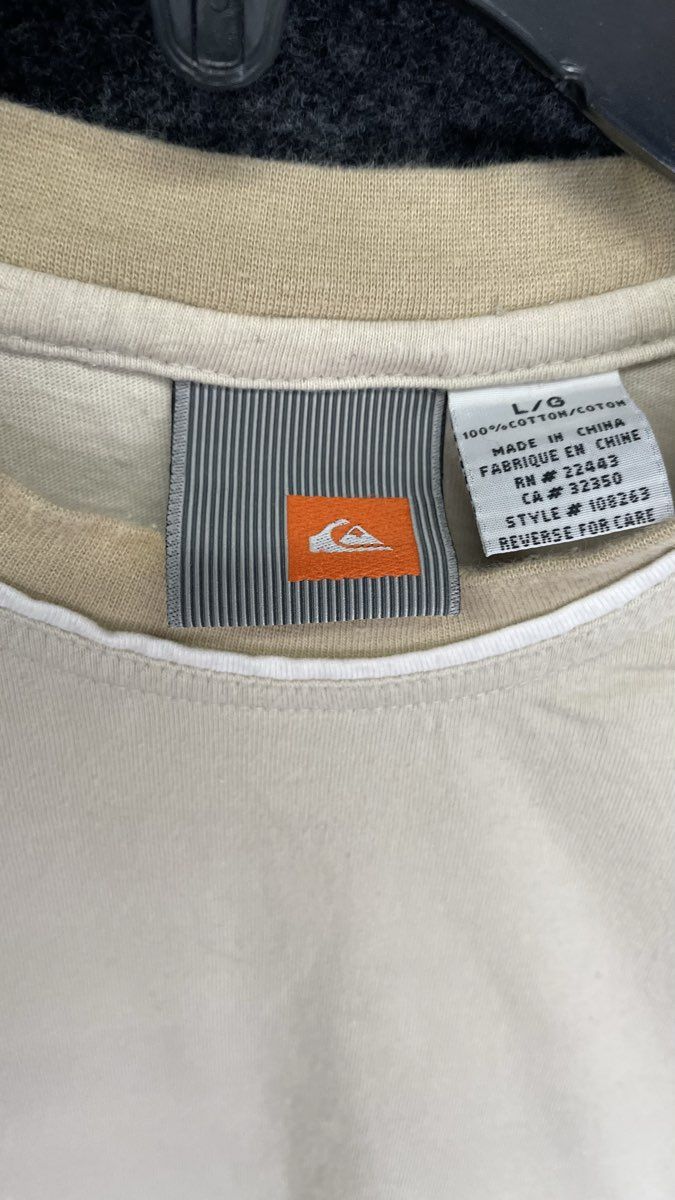 Vintage Y2K Quiksilver Men's Cream Tan Shoulder Stripe Cotton T-Shirt Sz L