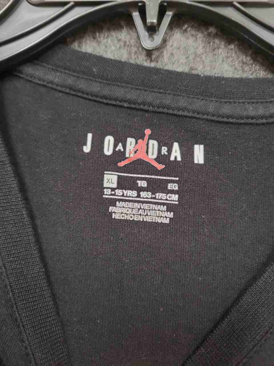 Jordan Boys' Long Sleeve T-Shirt Black Pixelated Jumpman 8-Bit Graphic Sz XL