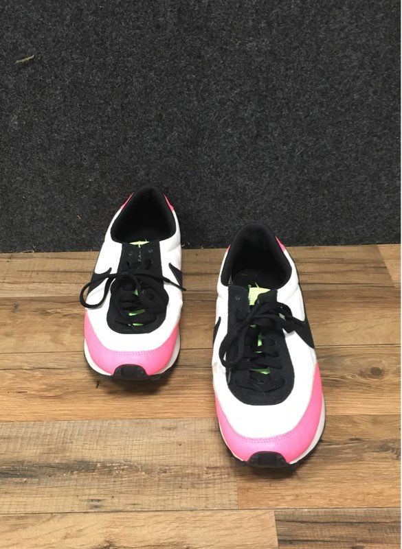 Nike Daybreak White Hyper Pink Solar Flare Women's Sneakers Size 10