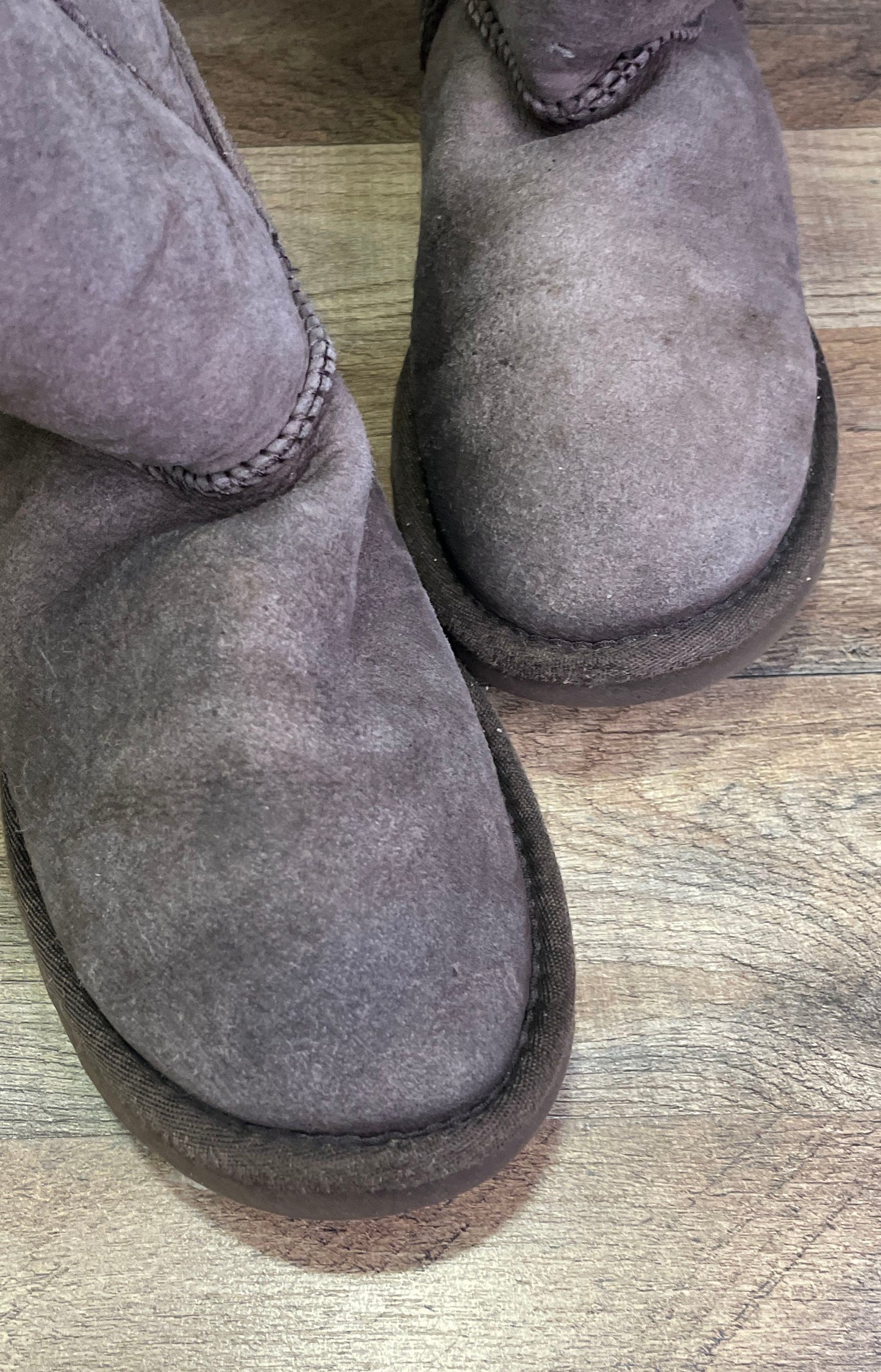 UGG Australia Bailey Bow Chocolate Brown Suede Shearling Boots Size 6