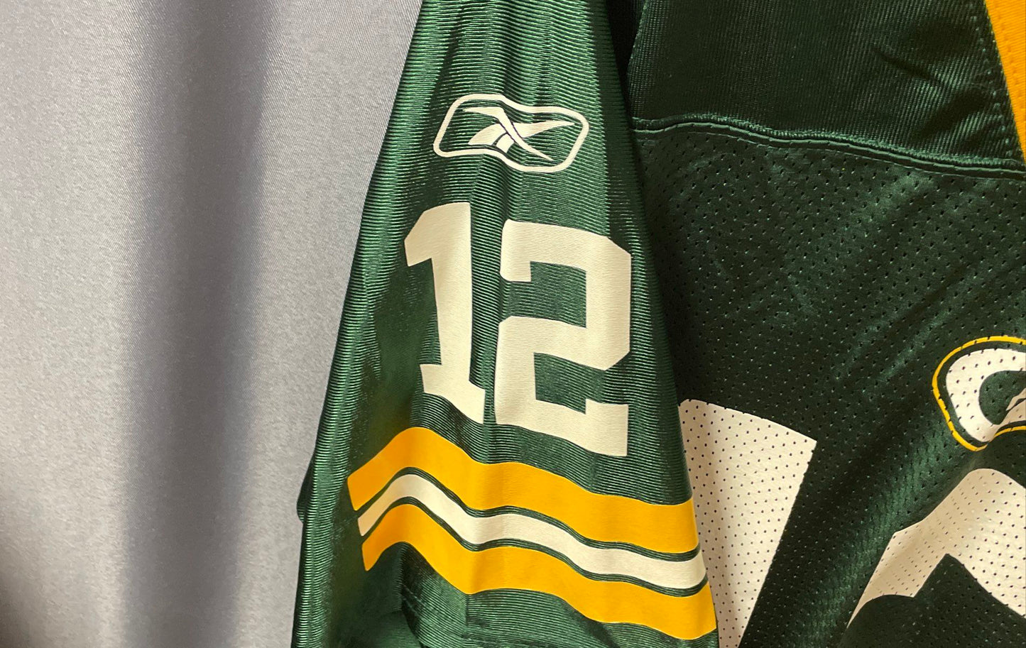 Reebok Men's Green Bay Packers Aaron Rodgers #12 Jersey Green Size Medium