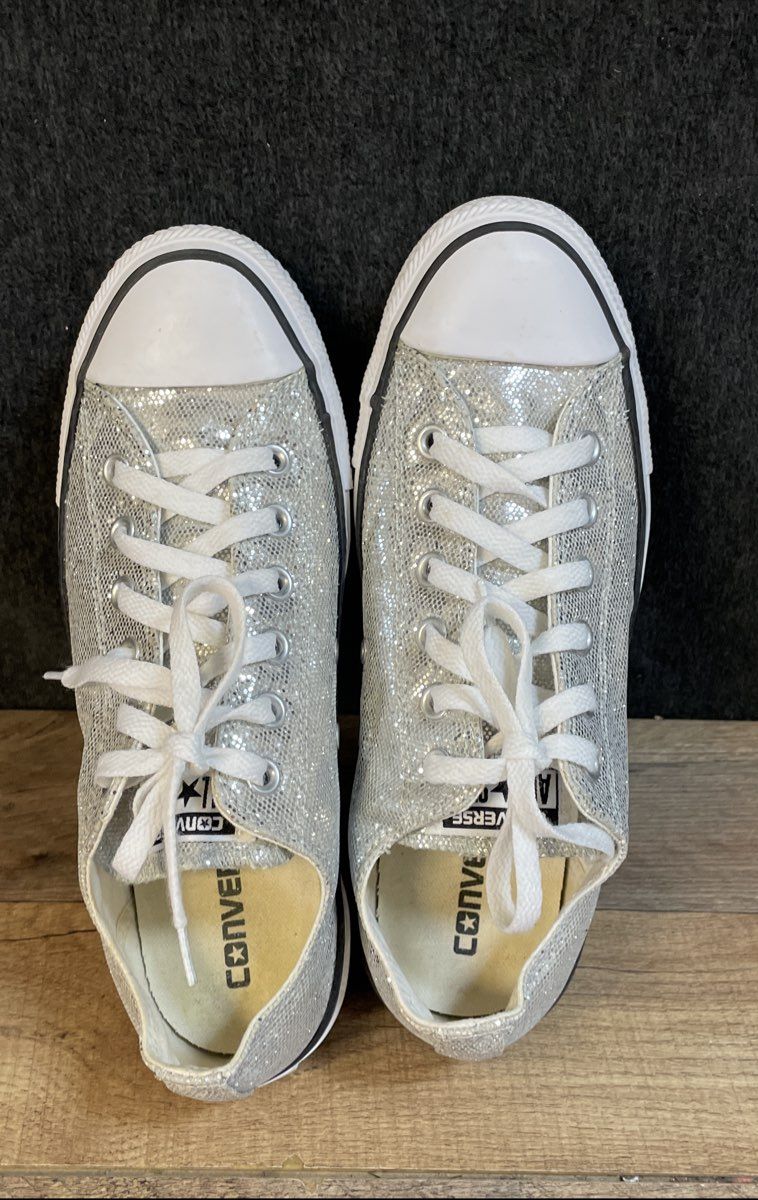 Converse Chuck Taylor All Star Silver Glitter Low Top Men's 7 Women's 9