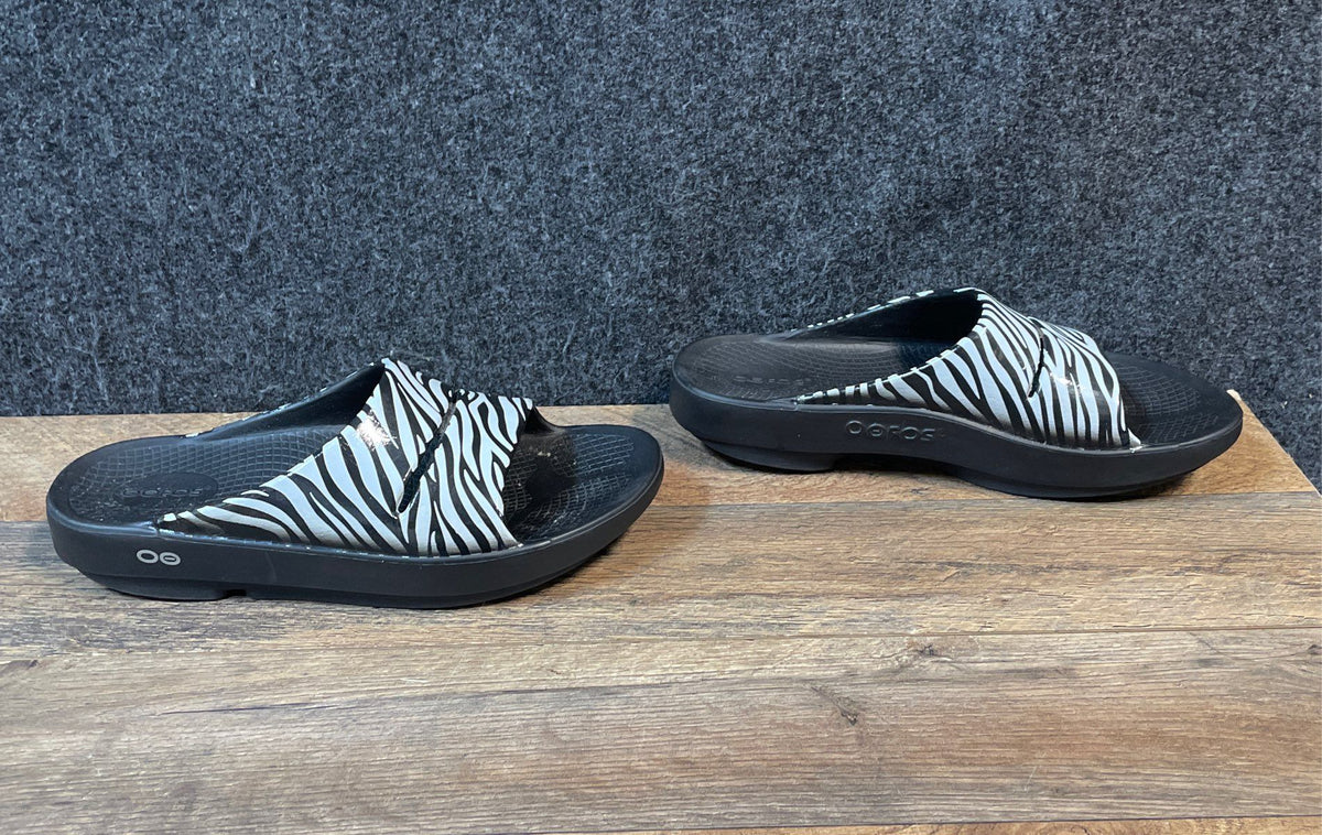 Oofos OOOlala Luxe Black Zebra Print Recovery Slide Sandals Women's Size 9