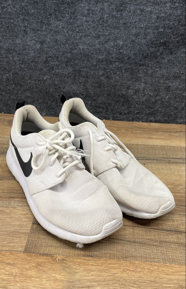 Nike Roshe One White Black Women's Running Sneakers Size 8