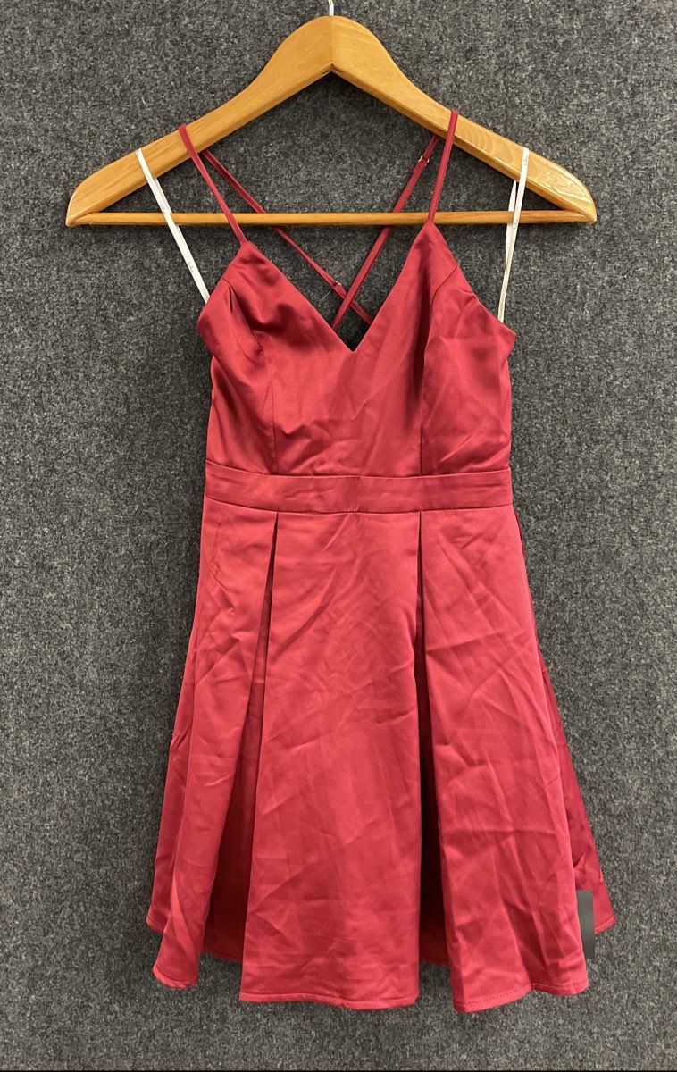 Lulus Women's Burgundy Fit & Flare Skater Dress V-Neck Pleated Cross Back Sz XS