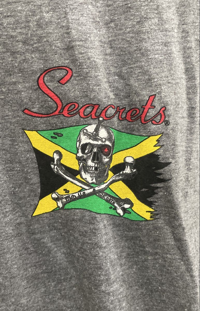 District Men's Gray Seacrets Bar & Grill Skull Graphic Sleeveless Shirt NWT Sz L