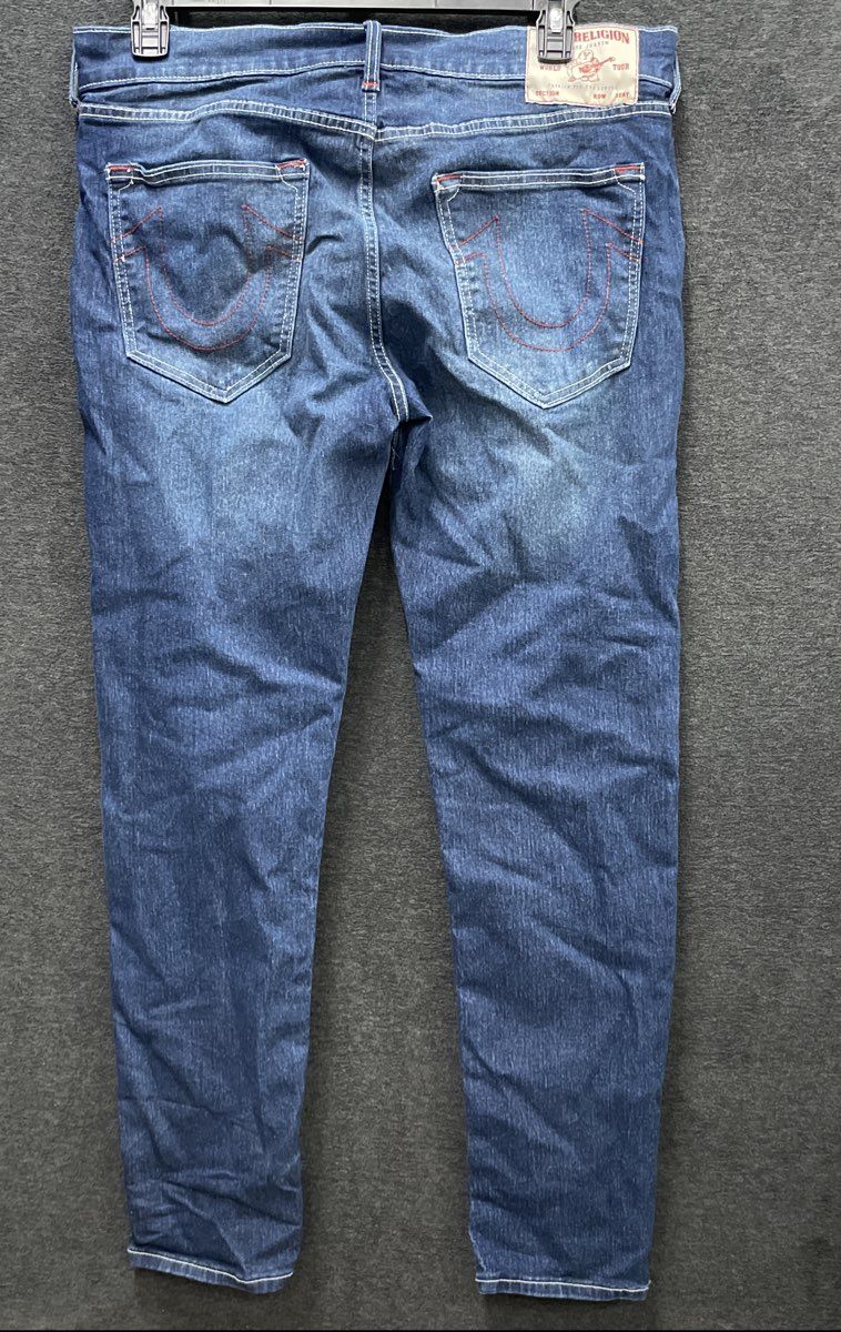 True Religion Men's Rocco Relaxed Skinny Blue Wash Red Horseshoe Stitch Jeans 34