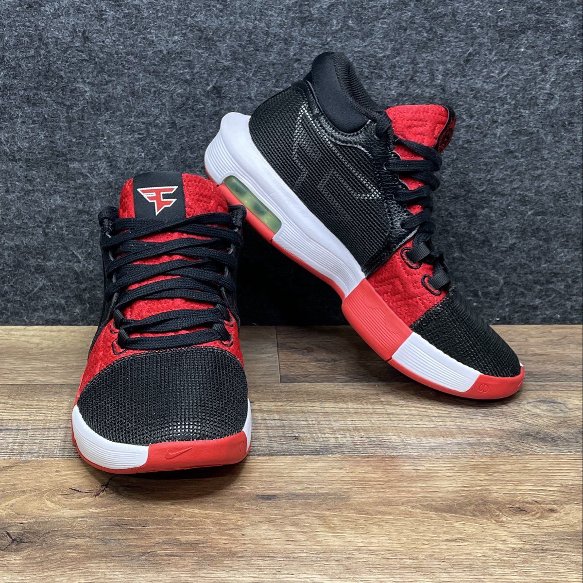 Nike LeBron Witness 8 Bred Basketball Shoes Size 5.5