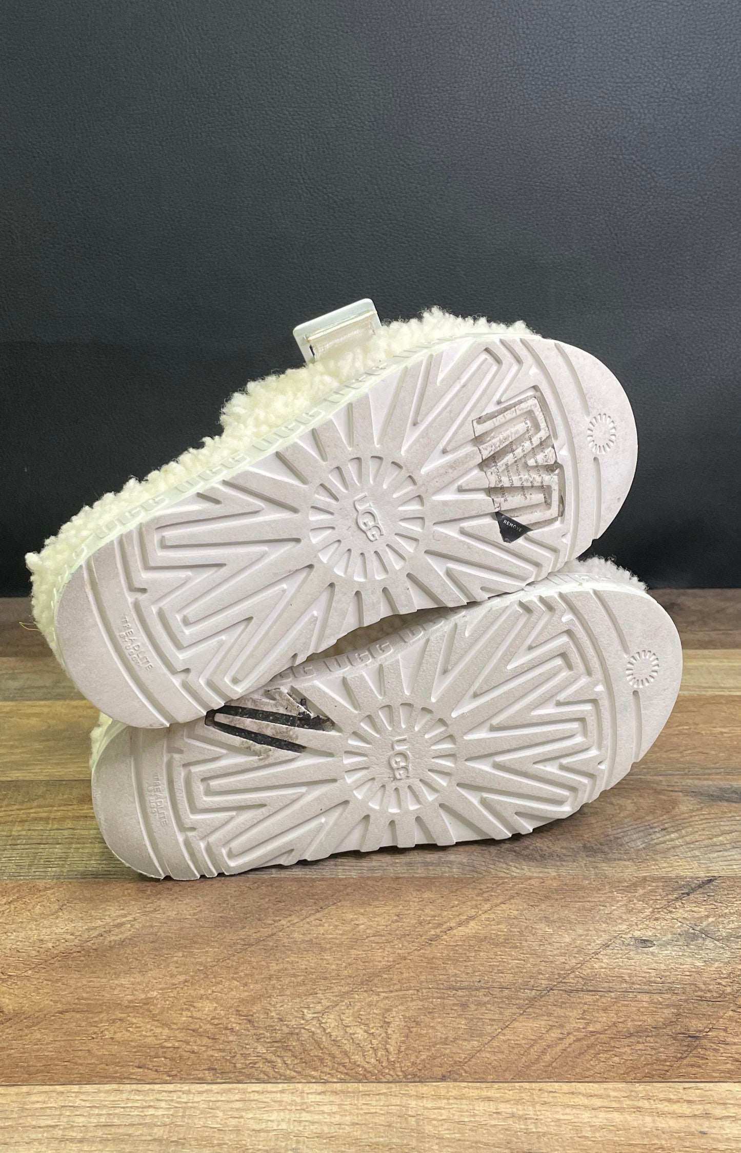UGG Fluffita White Sheepskin Platform Slide Slippers Women's Size 7