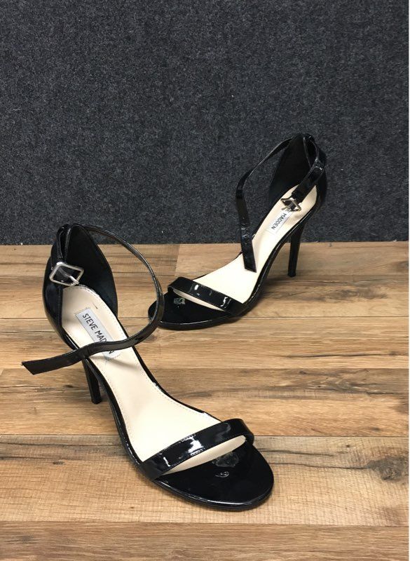 Steve Madden Realove Black Patent Ankle Strap Stiletto Heeled Sandals Size 11