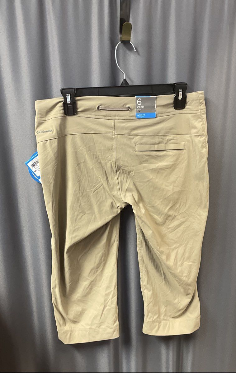 Columbia Women's Anytime Outdoor Khaki Capri Pants NWT Omni-Shield UPF 50 Sz 6