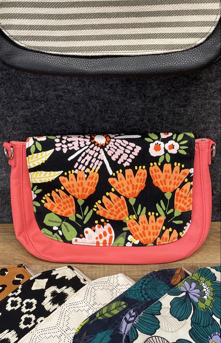 Thirty-one Studio Thirty-One Purse Collection Interchangeable Flaps Lot of 9