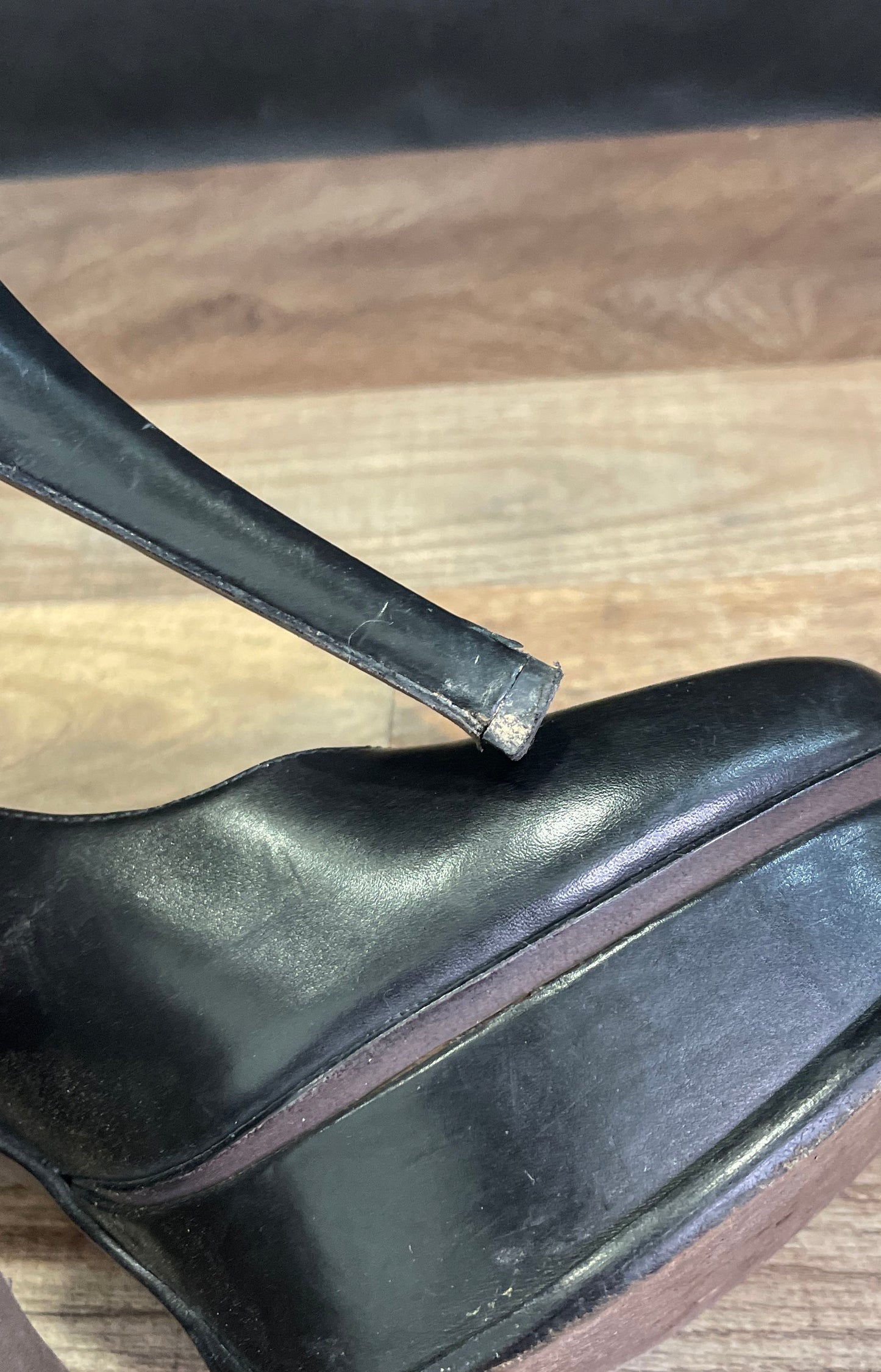 Vera Wang Lavender Black Leather Round Toe Platform Heels Women's Size 8.5M