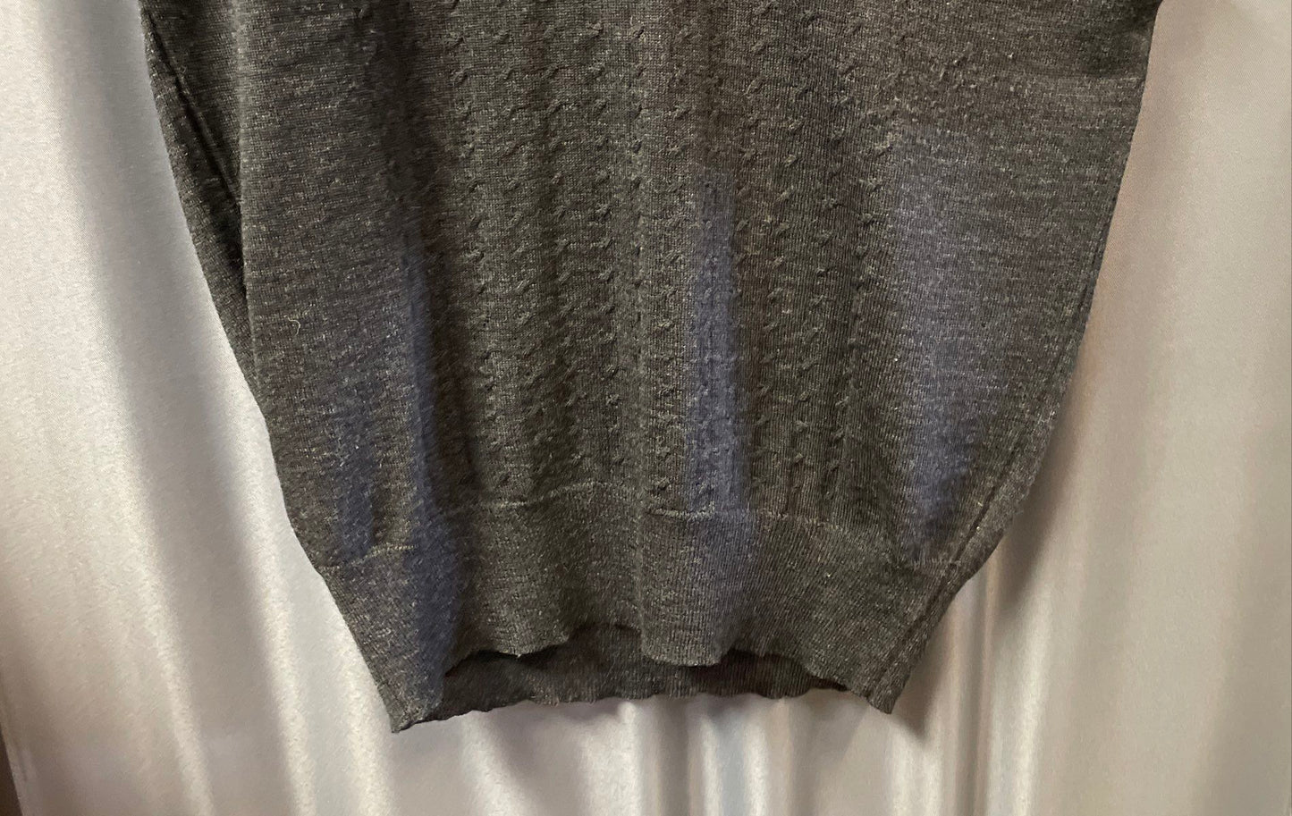 Sansabelt Sport Men's Gray 100% Wool Textured V-Neck Sweater Vest Sz L