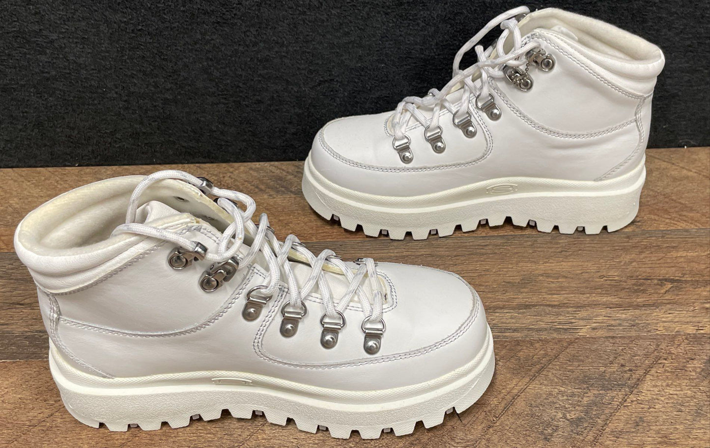 Skechers Shindigs Renegade Heart White Platform Chunky Hiker Boots Womens Size 6