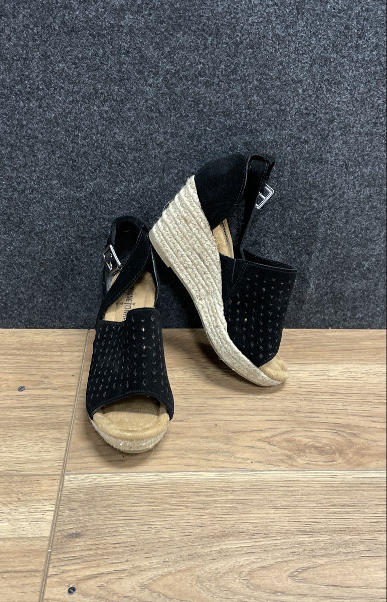 Minnetonka Brea Black Leather Perforated Espadrille Wedge Sandals Size 8